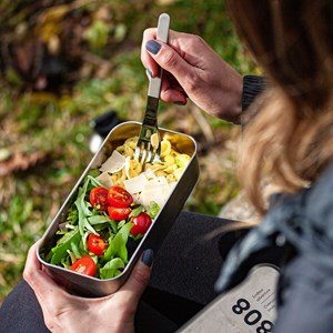 Set de couverts inox avec boîtier jaune