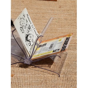 Porte-revues en plexiglass n°136
