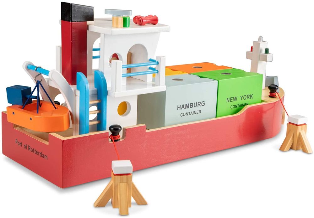Bateau-container avec 4 containers