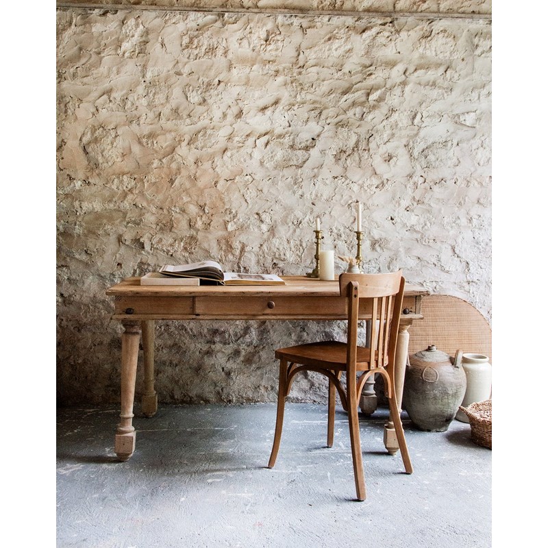 Romy, la table à manger en bois n°304