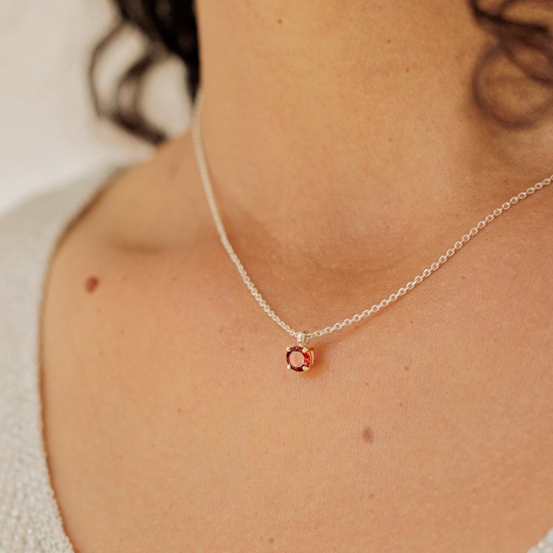 Collier grenat serti 4 griffes