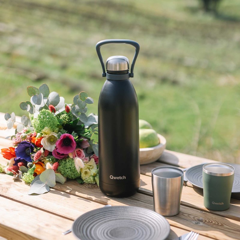 Qwetch bouteille isotherme titan noir