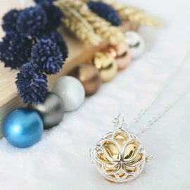 Bola cage - bille dorée - lotus