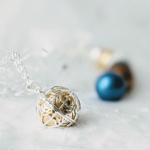 Bola cage - bille dorée - flocon