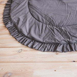 Tapis de jeu bordure à volants gris