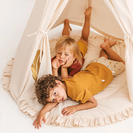 Tapis de jeu avec bordure  volants creme