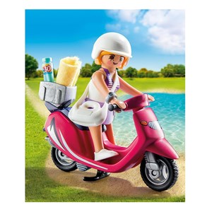 Figurines - vacancière avec scooter