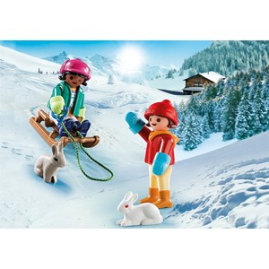 Enfants avec luge