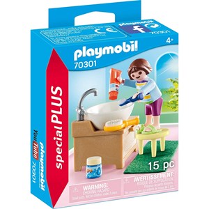 Enfant avec lavabo
