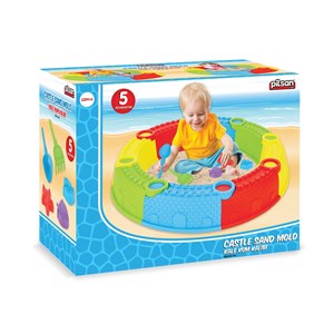 Château de sable avec râteaux et moules