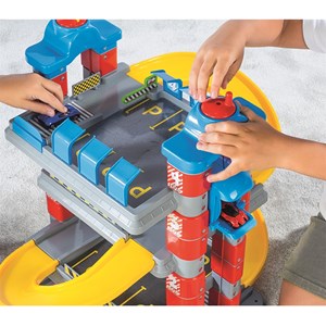 Park garage avec 4 niveaux