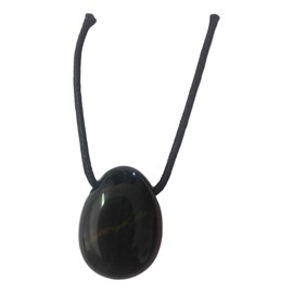 Pendentif percé en oeil de faucon