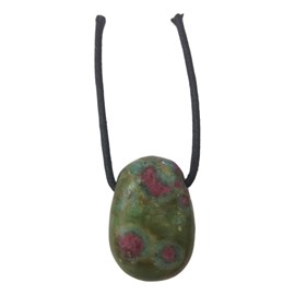Pendentif percé en fuchsite rubis