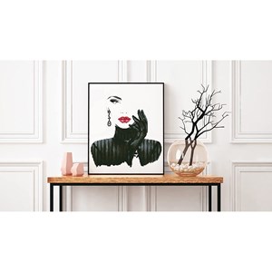 Femme glamour en noir