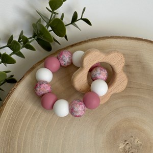 Hochet bois et silicone fleur