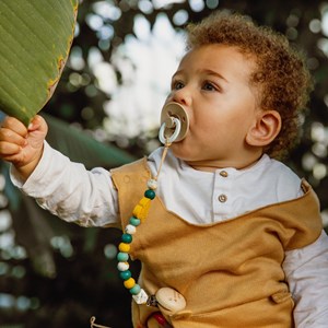 Attache tétine - feuille jaune