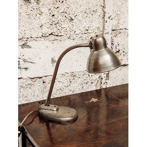 Julia, la lampe de bureau en métal n°339