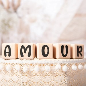 5 cubes 5x5cm + 66 stickers noirs