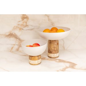 Coupe à fruits blanche sur pied en bois