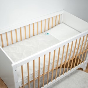 Matelas bébé anti-reflux avec plan