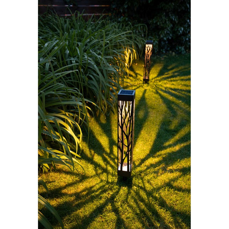 Lampe solaire en métal ajourée