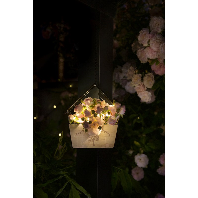 Décoration solaire à suspendre : maison