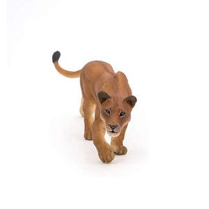 Figurine lionne chassant