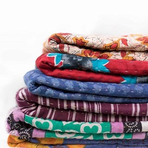 Kantha - plaid brodé à partir de 6 saris