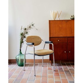 Jakob, le fauteuil en métal n°462