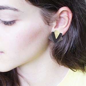 Puce d'oreilles art deco kaki