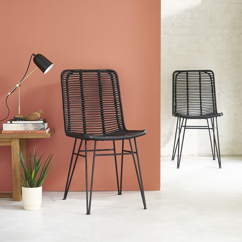 Berah Getah - Lot 2 chaises rotin noires pieds métal