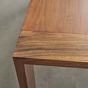 Table finition noyer 6 à 8 pers