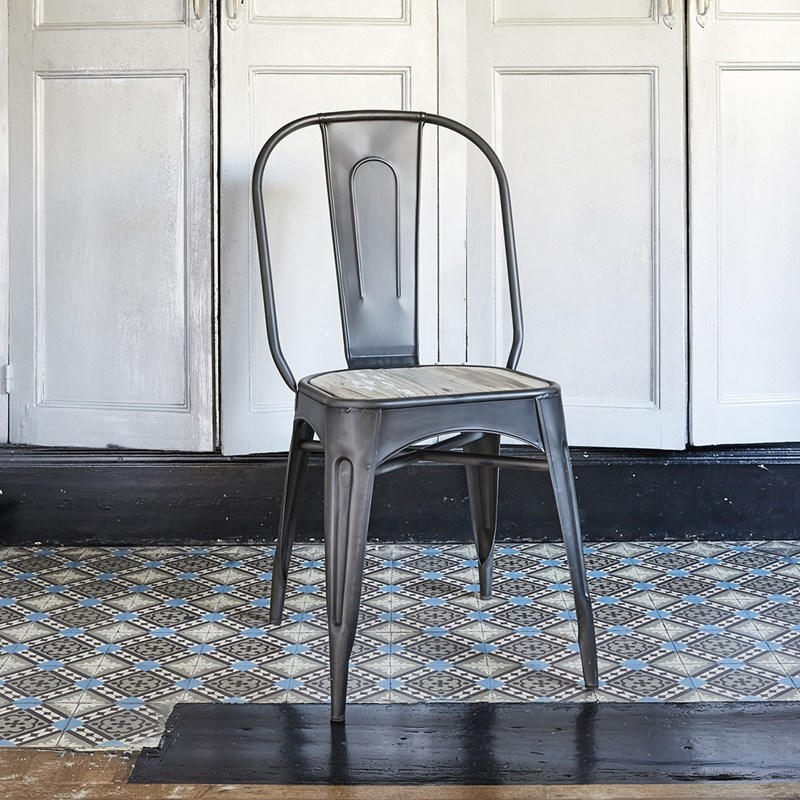 Berah Getah - Chaise en métal brossé et pin recyclé