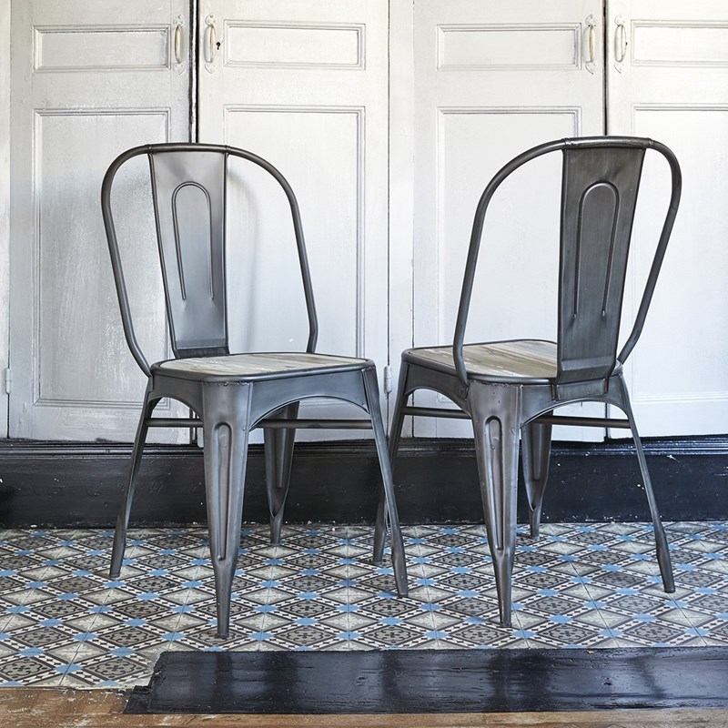 Berah Getah - Lot 2 chaises en métal et pin recyclé