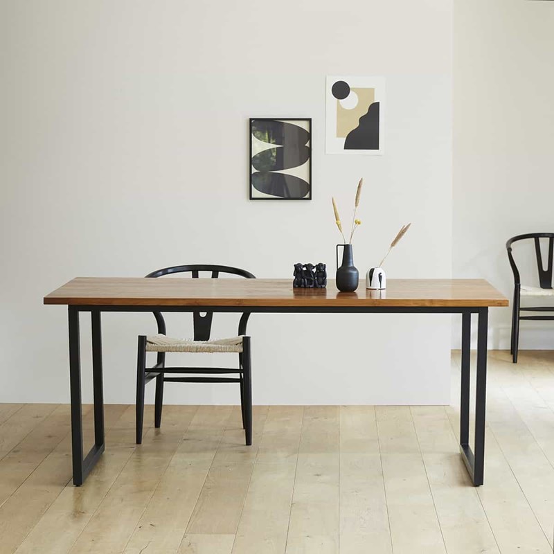 Berah Getah - Table à manger en bois de teck et métal