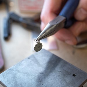 Créez votre médaille en argent à paris