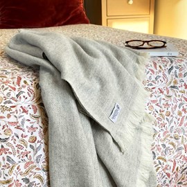 Plaid cachemire et laine gris argent