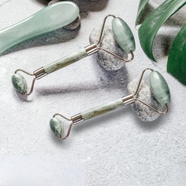 2 masseurs visage pierre de jade vert