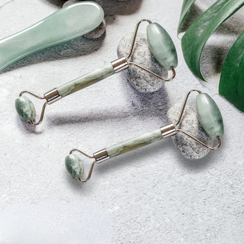 2 masseurs visage pierre de jade vert