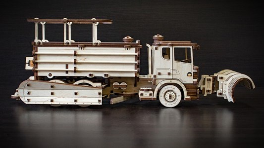 Maquette de chasse-neige en bois