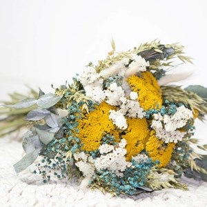 Bouquet de fleurs séchées jaune et bleu