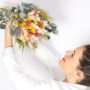 Bouquet de fleurs séchées rose et jaune