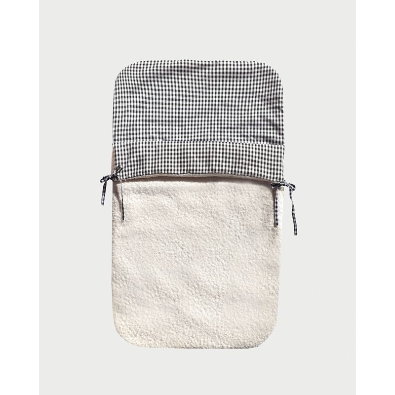 Nid d’ange bébé sherpa et carreaux vichy