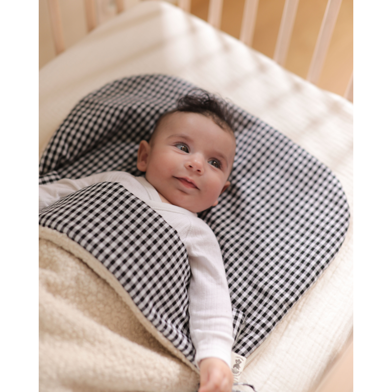 Nid d’ange bébé sherpa et carreaux vichy (Maison Mazarine Et Moi) - Image 2