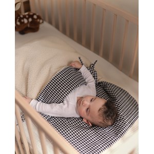 Nid d’ange bébé sherpa et carreaux vichy