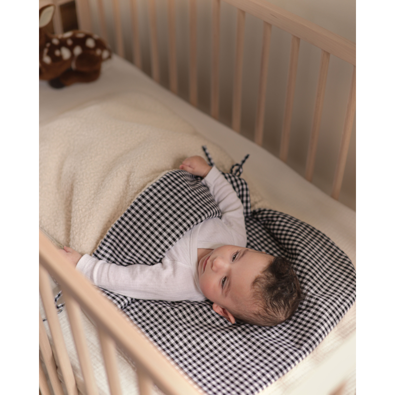 Nid d’ange bébé sherpa et carreaux vichy (Maison Mazarine Et Moi) - Image 3