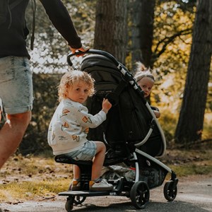 Planche à roulettes pour poussette