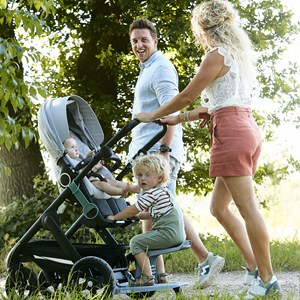 Planche à roulettes pour poussette