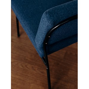 Jakob, le fauteuil en tissu n°220