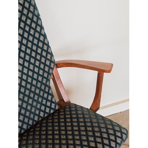 Jakob, le fauteuil en tissu n°217